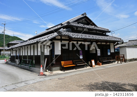 中山道の醒ヶ井宿にある木彫美術館(滋賀県米原市) 中山道の醒ヶ井宿にある木彫美術館(滋賀県米原市) 142311656