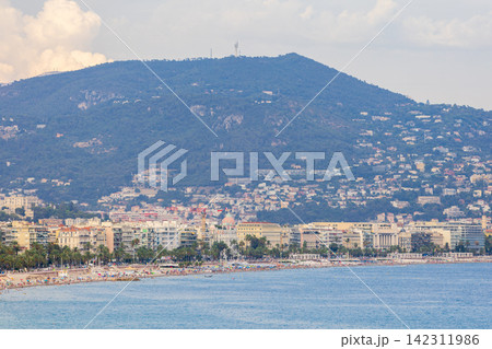 真夏の南フランスのニースの海の風景 真夏の南フランスのニースの海の風景 142311986