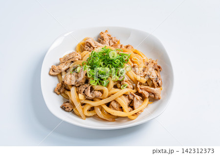 豚肉と玉ねぎの焼きうどん 豚肉と玉ねぎの焼きうどん 142312373