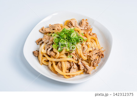 豚肉と玉ねぎの焼きうどん 豚肉と玉ねぎの焼きうどん 142312375