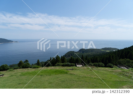 宮城県石巻市　おしか御番所公園からの太平洋の眺め 142312390