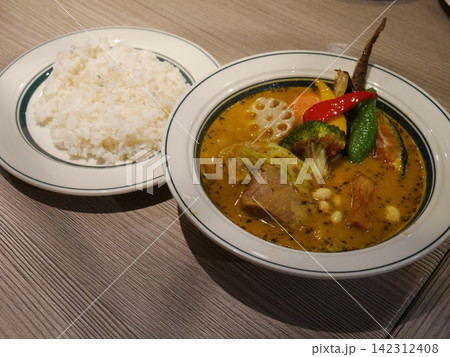 グリーンカレーベースのスープカレー 142312408