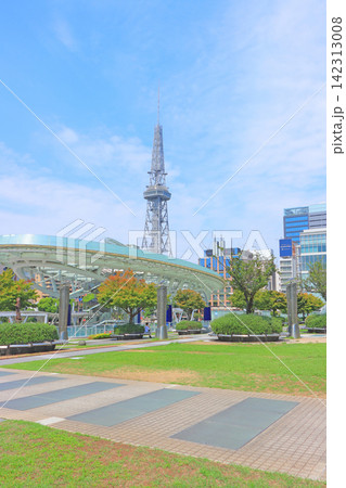 愛知県名古屋市、名古屋テレビ塔と水の宇宙船の風景 142313008