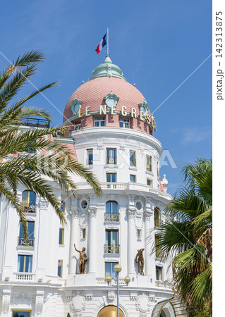 真夏の南フランスのニースの高級ホテルの風景 真夏の南フランスのニースの高級ホテルの風景 142313875