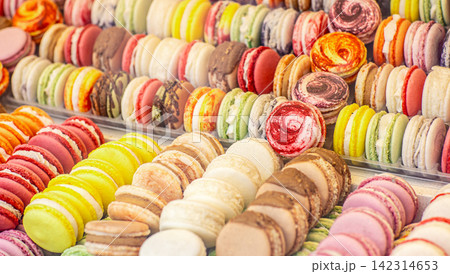 Colorful french macarons assortment displayed at dessert market stall 142314653