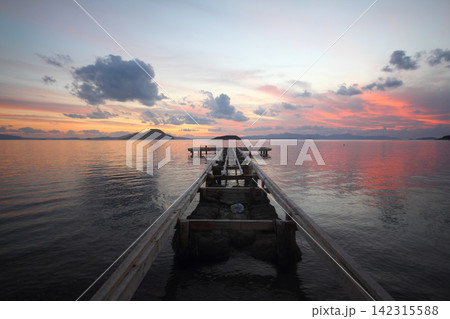 Seaside town of Turgutreis and spectacular sunsets 142315588