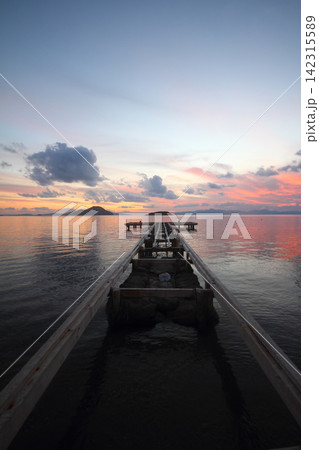 Seaside town of Turgutreis and spectacular sunsets 142315589