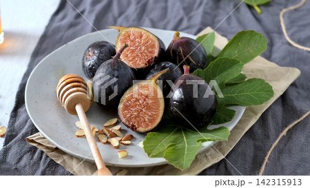 Fresh Black Mission Figs Still Life Fresh Black Mission Figs Still Life 142315913