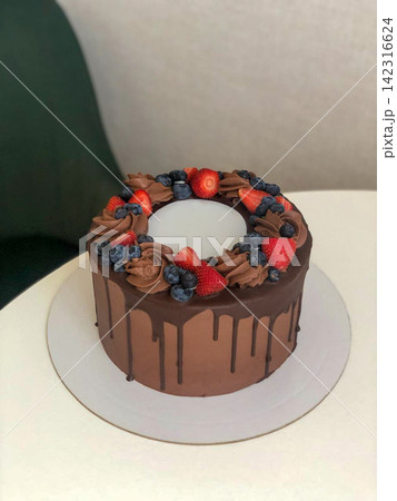 Chocolate Cake with Fresh Berries Chocolate Cake with Fresh Berries 142316624