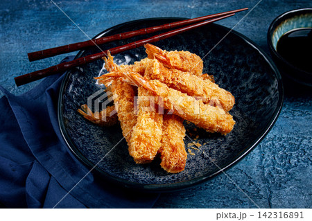 shrimp in tempura, deep fried, on a black plate, with soy sauce, close-up, top view, no people, shrimp in tempura, deep fried, on a black plate, with soy sauce, close-up, top view, no people, 142316891