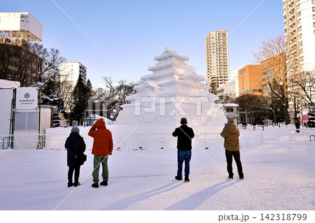 さっぽろ雪まつり大通会場の風景 さっぽろ雪まつり大通会場の風景 142318799