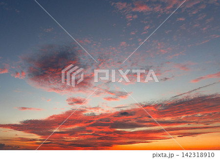 綺麗な夕焼け空 142318910