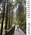 武蔵御嶽神社に続く山道 142319393