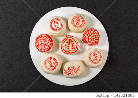traditional Chinese Assorted White Crust Pastry Collection 142321865