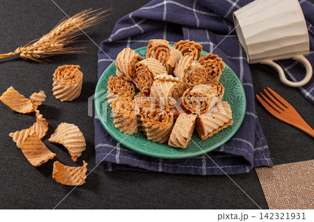 traditional Chinese Crispy Egg Roll Cookie Snack traditional Chinese Crispy Egg Roll Cookie Snack 142321931