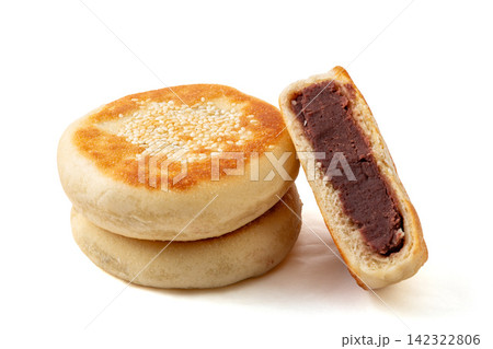 pan fried sweet red bean paste stuffed pastry topped with white sesame 142322806
