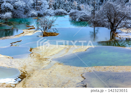 Post snow winter scenery of travertine colorful ponds, Huanglong Scenic Area, Sichuan, China Post snow winter scenery of travertine colorful ponds, Huanglong Scenic Area, Sichuan, China 142323031