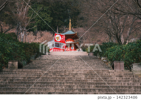 [勝尾寺]大阪の山奥にあるダルマで有名な神社！ 142323486