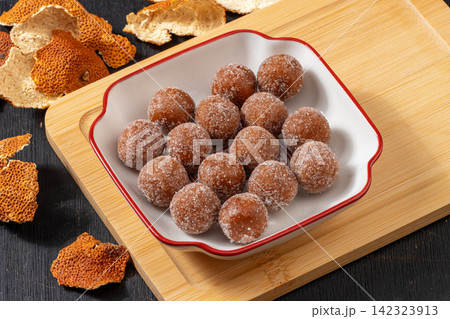 sugar Coated Hawthorn Dried Orange Peel Balls 142323913