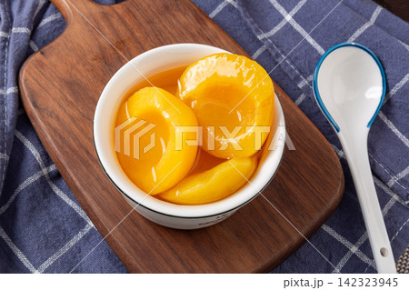 yellow Peach Slices in Sweet Syrup yellow Peach Slices in Sweet Syrup 142323945