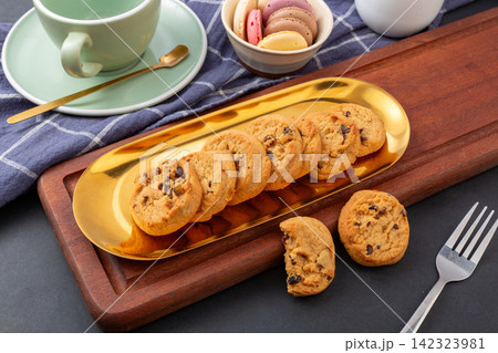heap of Raisin Chocolate Chip Soft Cookies heap of Raisin Chocolate Chip Soft Cookies 142323981