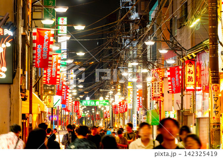 東京・北千住駅前 千住宿商店街 142325419