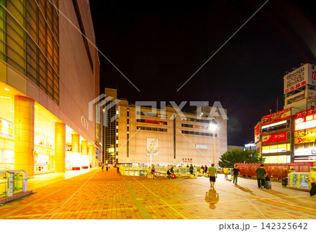 東京・北千住駅　夜景 142325642