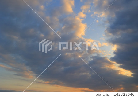 朝日に染まる雲 朝日に染まる雲 142325646