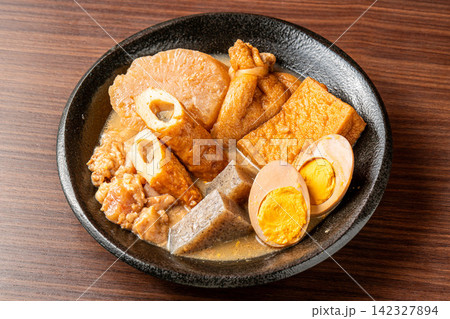 出汁が染み込んだ温まるおでん盛り合わせ 142327894