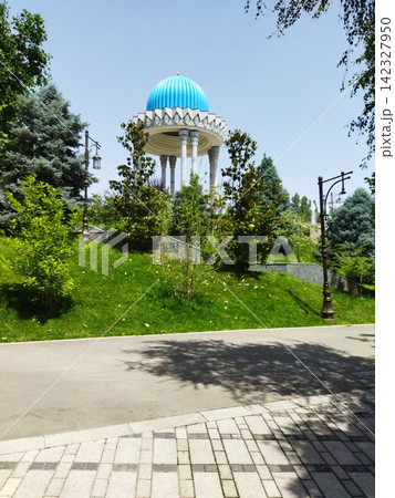 公園とイスラム風鐘楼 公園とイスラム風鐘楼 142327950