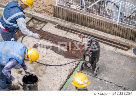 アスファルト舗装 舗装工事 アスファルト乳剤散布 プライムコート ハンドスプレヤー アスファルト舗装 舗装工事 アスファルト乳剤散布 プライムコート ハンドスプレヤー 142328284
