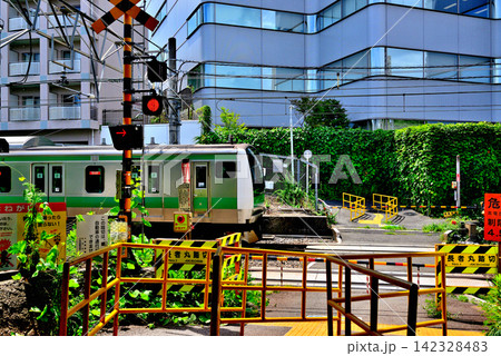 都内の数少ないJR東日本の踏切の一つ 長者丸踏切 都内の数少ないJR東日本の踏切の一つ 長者丸踏切 142328483