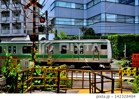 都内の数少ないJR東日本の踏切の一つ 長者丸踏切 都内の数少ないJR東日本の踏切の一つ 長者丸踏切 142328484