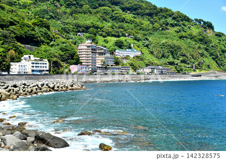 北川温泉 温泉街を望む(静岡県東伊豆町)【2026.8】 北川温泉 温泉街を望む(静岡県東伊豆町)【2026.8】 142328575