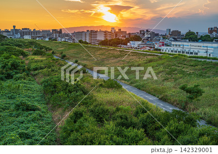 大阪市街夕景 142329001