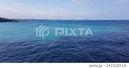beautiful tropical sea and ocean with white cloud 142329519