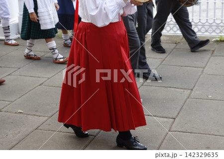Basque folk march in the street Basque folk march in the street 142329635
