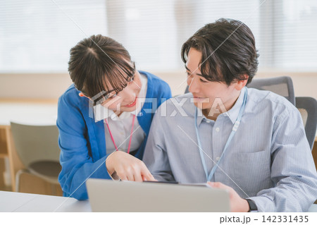 目が合った瞬間に止まらなくなったトキメキ 目が合った瞬間に止まらなくなったトキメキ 142331435