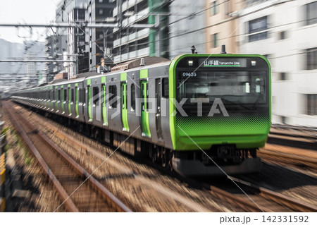 JR東日本　E235系山手線 142331592
