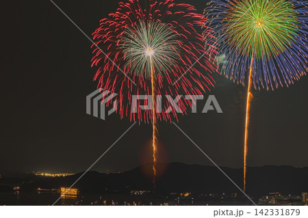 浜松市の三ヶ日花火大会の風景(静岡県) 浜松市の三ヶ日花火大会の風景(静岡県) 142331879