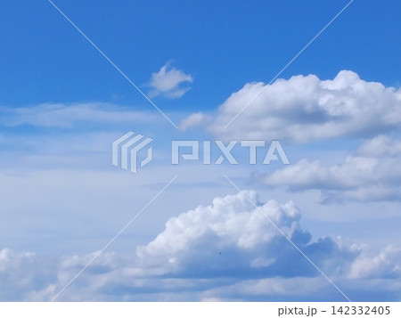 青い空と白い雲 142332405