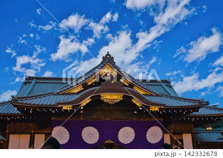靖国神社 青空に映える本堂 靖国神社 青空に映える本堂 142332678