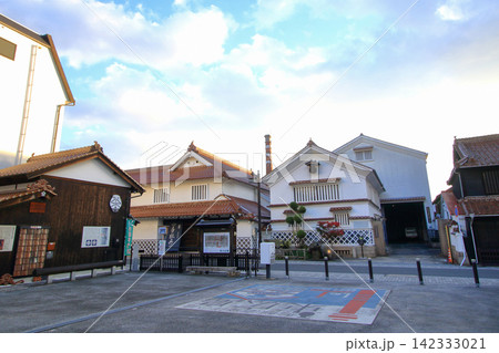 西条本町歴史広場と西条酒蔵通り (東広島市) 142333021