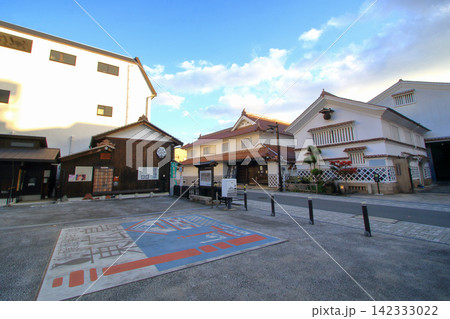 西条本町歴史広場と西条酒蔵通り (東広島市) 西条本町歴史広場と西条酒蔵通り (東広島市) 142333022