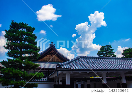 【京都風景】大きな雲が広がる信仰も歴史もある相国寺の夏 【京都風景】大きな雲が広がる信仰も歴史もある相国寺の夏 142333642