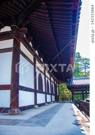 【京都風景】大きな雲が広がる信仰も歴史もある相国寺の夏 142333664