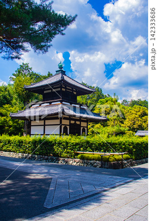【京都風景】大きな雲が広がる信仰も歴史もある相国寺の夏 【京都風景】大きな雲が広がる信仰も歴史もある相国寺の夏 142333686