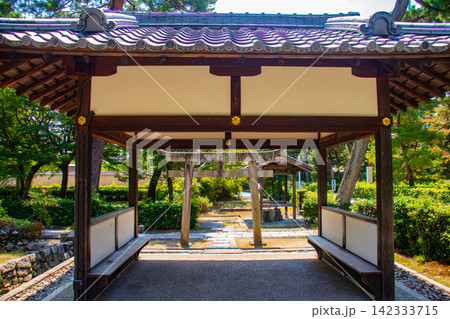【京都風景】大きな雲が広がる信仰も歴史もある相国寺の夏 【京都風景】大きな雲が広がる信仰も歴史もある相国寺の夏 142333715