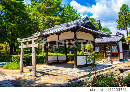 【京都風景】大きな雲が広がる信仰も歴史もある相国寺の夏 【京都風景】大きな雲が広がる信仰も歴史もある相国寺の夏 142333721