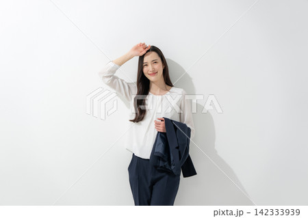 ビジネス　女性	 142333939